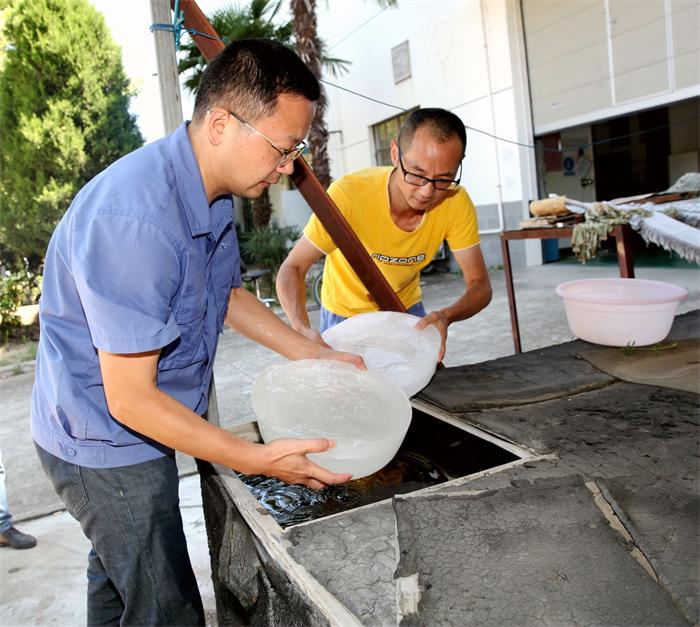 专项任务突遇片区停水  自制冰块为设备降温 (1)_看图王.jpg