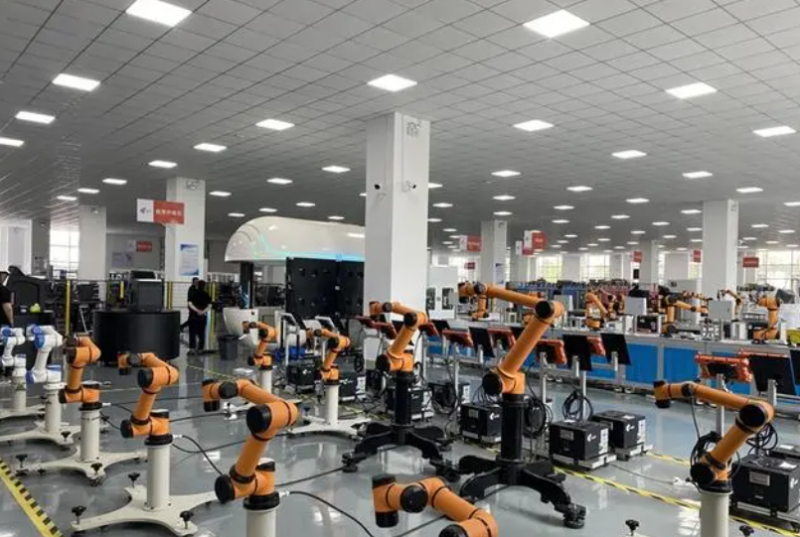 先进制造业强市淄博行｜遨博机器人：人机协作 智造未来